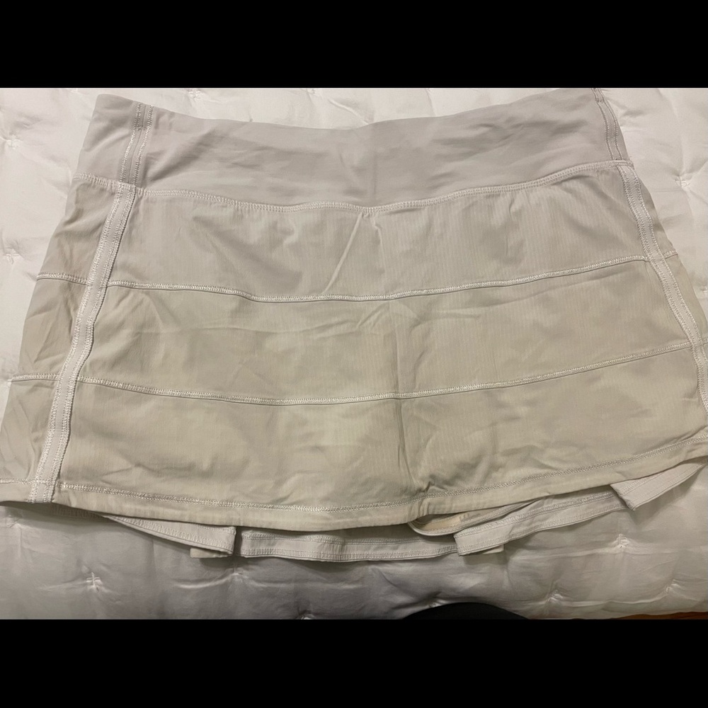 Lululemon Pace Rival Mid-rise Skirt. White sz10